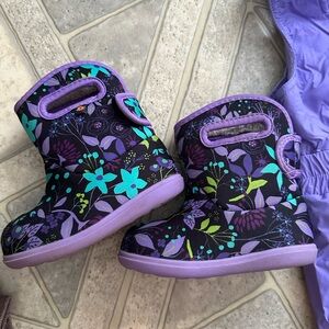 Bogs Kids Boots with Floral Design in Purple and Teal